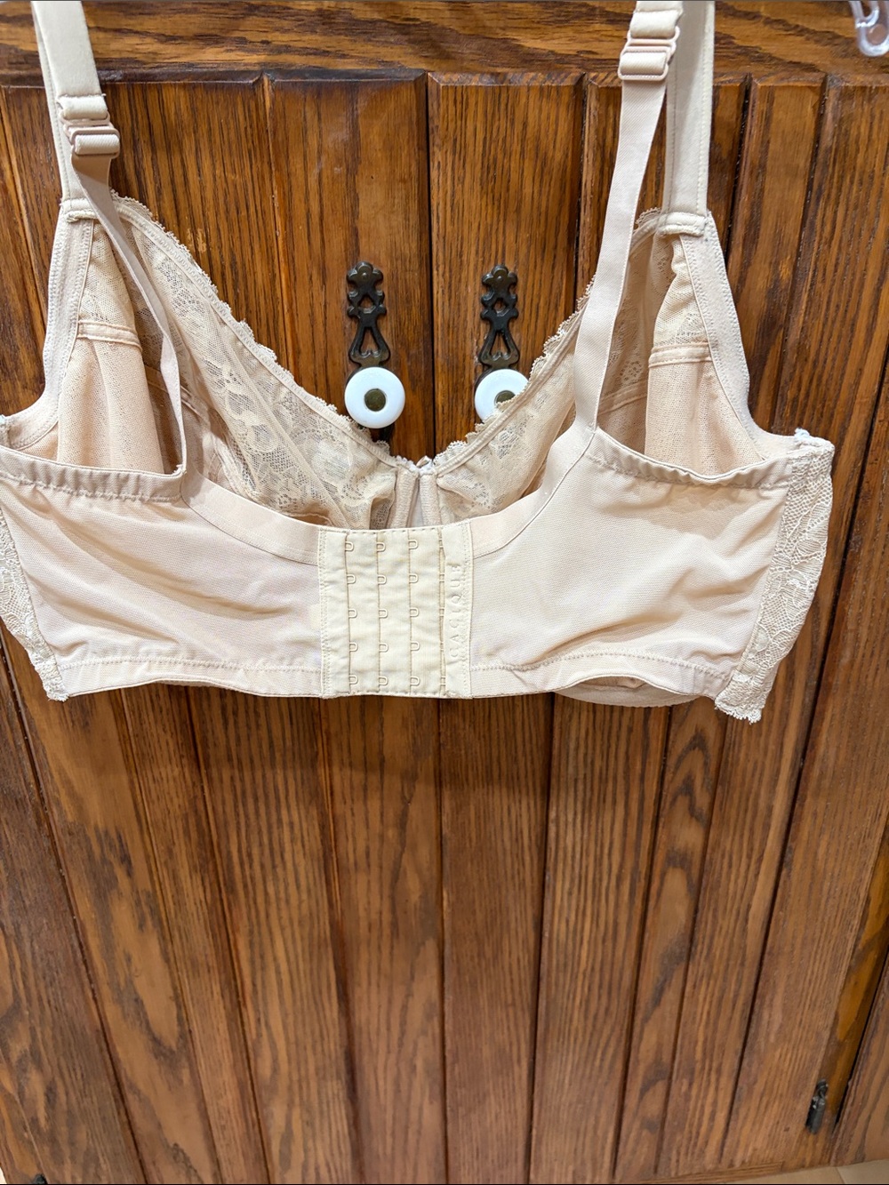 Cacique Beige Lace Underwire Full Coverage Bra
Size 40I
Like new - Picture 2 of 3